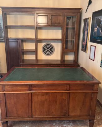 Studio Completo di Prestigio in Legno