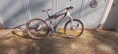 Bici ghost con suspensionefox