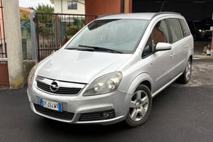 Opel Zafira 1.9 CDTI 120CV Cosmo 7 POSTI