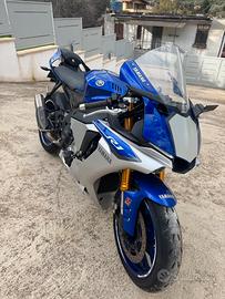 Yamaha R1 2015