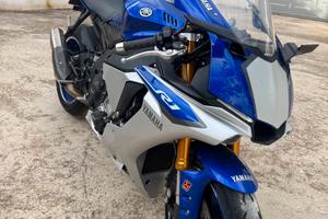 Yamaha R1 2015