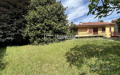 VILLA PLURIFAMILIARE a Figino serenza