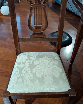 Elegante Tavolo da Pranzo e 4 Sedie in Stile Lira