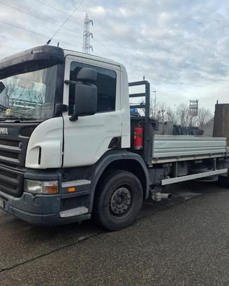 Scania P 380 - 3 assi pianale con rampe 144 q.li