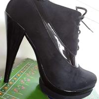 scarpa donna tronchetto in scamosciato e vernice