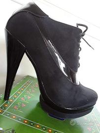 scarpa donna tronchetto in scamosciato e vernice