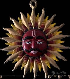 Sole (Surya) da appendere alla parete