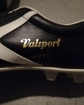 Scarpe da calcio della Juventus marca Valsport
