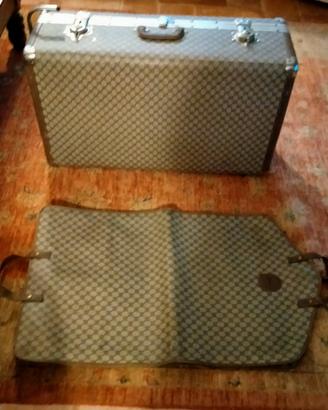 baule Gucci 85x47x30 con rotelle e portabiti Gucci