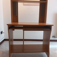 SCRIVANIA CON PIANI ESTRAIBILI