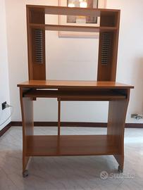 SCRIVANIA CON PIANI ESTRAIBILI