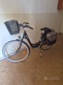 Bici da città B'Twin – completa di cestino e borse