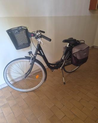 Bici da città B'Twin – completa di cestino e borse