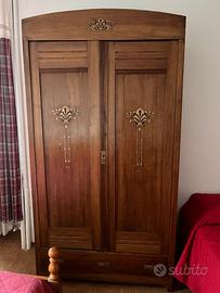 Armadio antico in legno – stile Liberty  Splendido