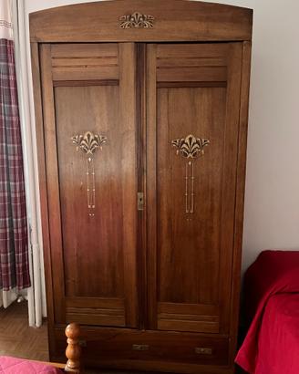 Armadio antico in legno – stile Liberty  Splendido