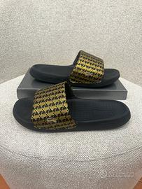 Ciabatte lacoste modello serveslide 1.0 nere e oro