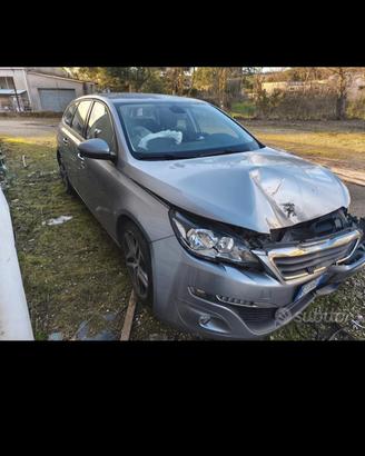 Peugeot 308 s.w. incidentata per ricambi