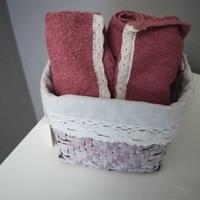 Cestino rosa con lavette ospite nuovo