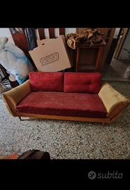 Divano da restaurare vintage