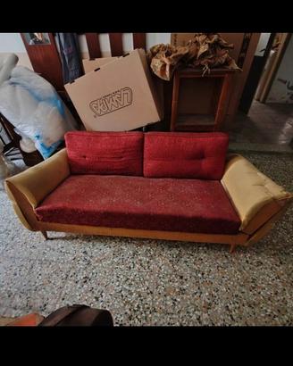 Divano da restaurare vintage