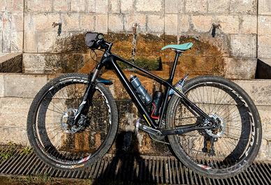 MTB bici Mountain FOCUS RAVEN 29 M in CARBONIO 