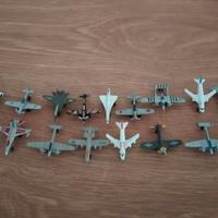 modellini di aerei militari e di linea