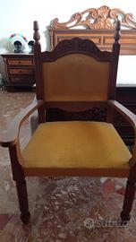Poltroncina stile classico legno e velluta giallo 