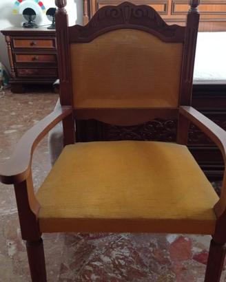 Poltroncina stile classico legno e velluta giallo 