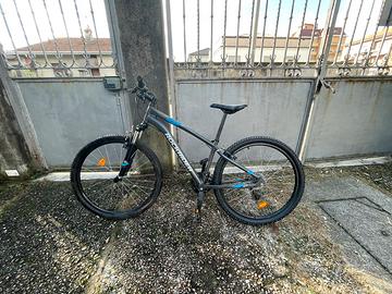 Bicicletta RockRider st100