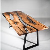 tavolo in legno massello e resina 
