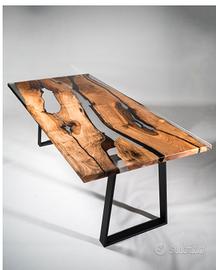 tavolo in legno massello e resina 