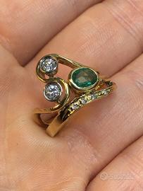 Anello di design oro giallo, smeraldo e diamanti