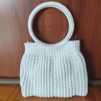 Borsa bianca all'uncinetto