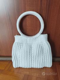 Borsa bianca all'uncinetto