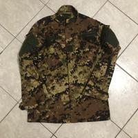 Giacca mimetica vegetata e buffetteria