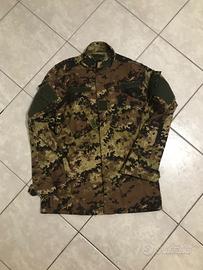 Giacca mimetica vegetata e buffetteria