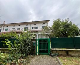 VILLA A SCHIERA CON GIARDINO E BOX DOPPIO