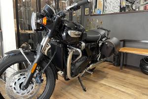 Triumph Bonneville t100 jet black accessoriata