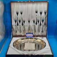 PIATTO GOTTINGHEN CON POSATE