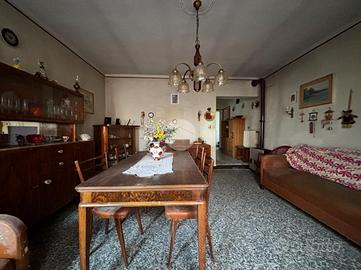 CASA SEMINDIPENDENTE A BORGO VIRGILIO