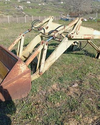 Pala caricatore frontale per trattore