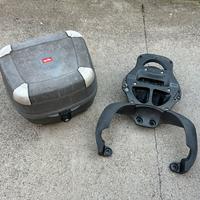 Bauletto e poggiamani scooter scarabeo 125