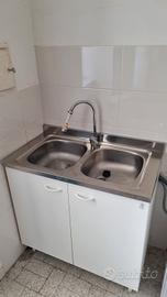Lavello in acciaio da cucina