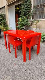 Tavolo e 4 sedie Artemide rossi anni 70