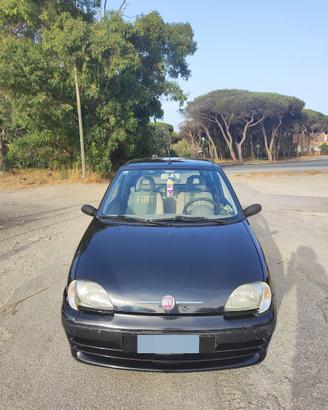 Fiat 600 nera