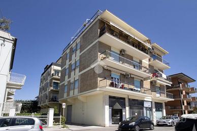 4 LOCALI A PORTO SAN GIORGIO