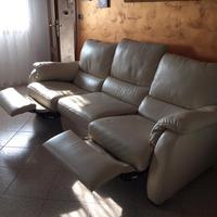 Divano marca "Divani e Divani" a tre piazze