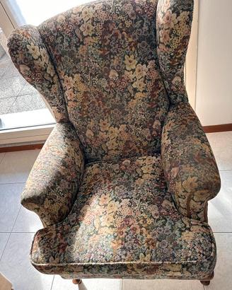 Poltrona vintage classica floreale in legno