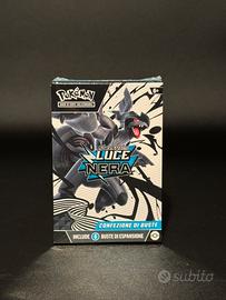 Pokemon ITA Confezione Bundle da 6 Buste Luce Nera