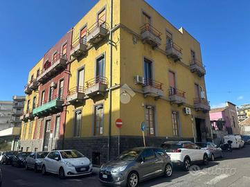 MONOLOCALE A CATANIA